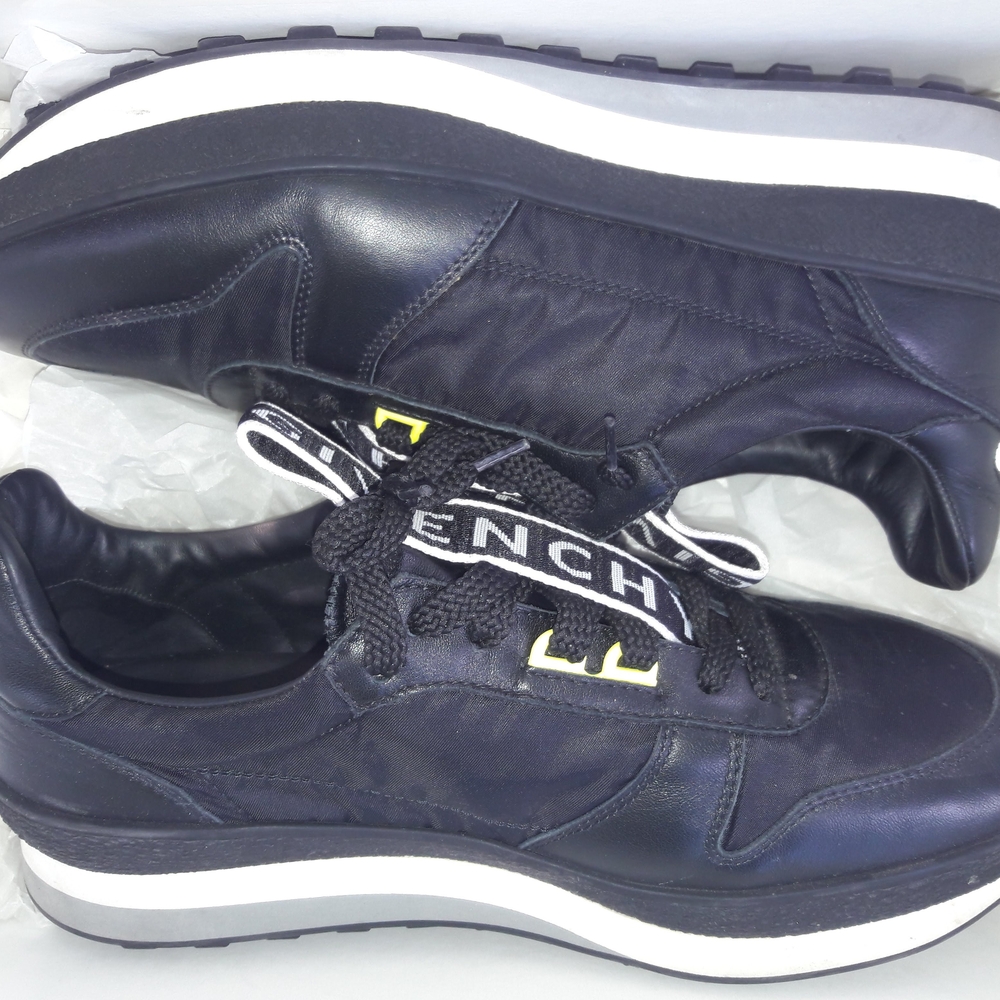 Givenchy Black and White Men's Sneakers - Picture 5 of 12